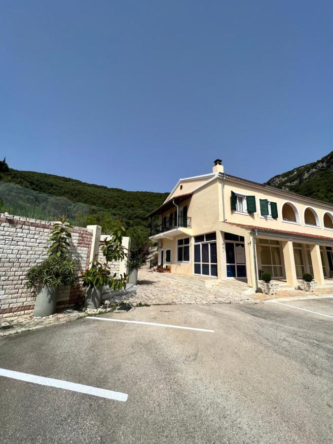 Lithino Apartments - 5Min From The Beach Agios Ioannis Peristerion Eksteriør billede